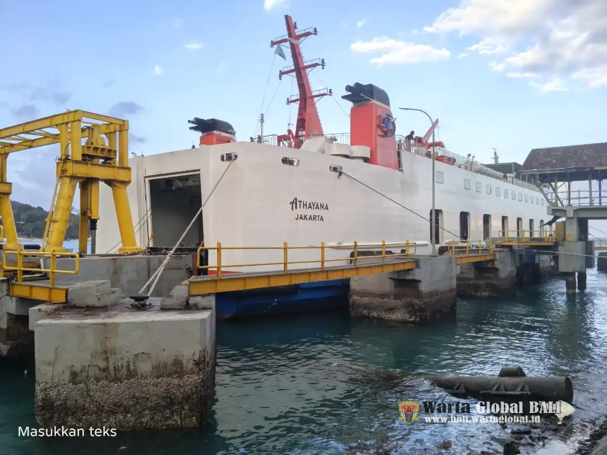 Diduga Penumpang Tanpa Tiket Lolos Masuk Kapal Ferry Athanaya Jakarta Rute Padang Bai – Lembar, Pengawasan Dipertanyakan.