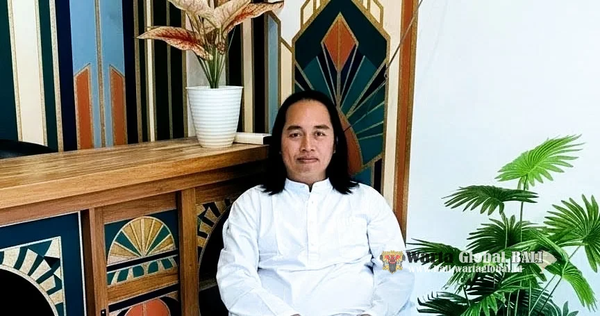 MENGGUGAT UPAYA “MENGADATKAN” SISTEM KEUANGAN LPD BALI
Oleh: I Made Somya Putra, S.H.
Ketika lembaga ekonomi desa adat berdiri di antara hukum adat, sistem kredit modern, dan problem tata kelola