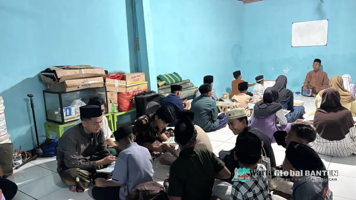 KKM Kelompok 21 Desa Citerep Dampingi Anak-Anak Kampung Kubangawan Belajar Mengaji Secara Rutin