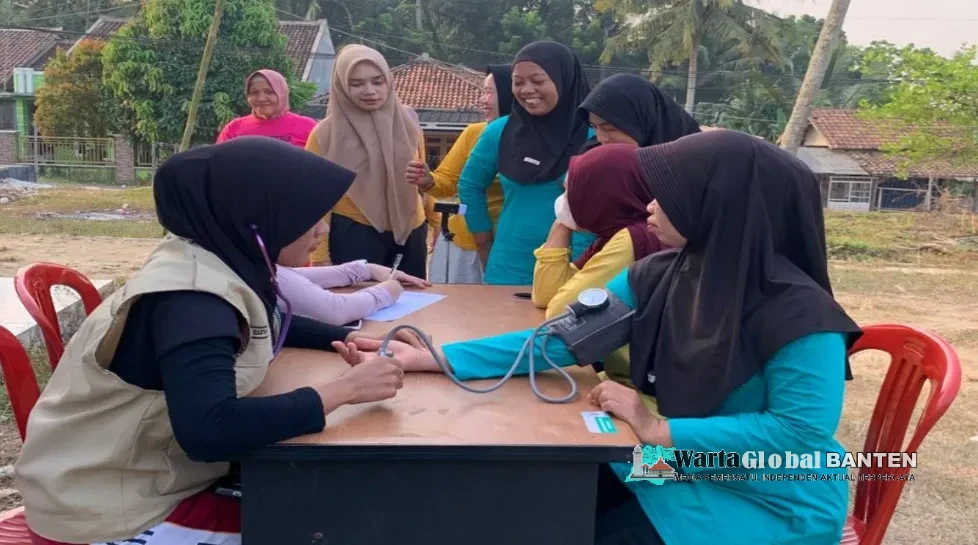 KKM Kelompok 89 UNIBA Hidupkan Kembali Semangat Hidup Sehat melalui Senam Bersama dan Cek Kesehatan Gratis di Desa Panancangan