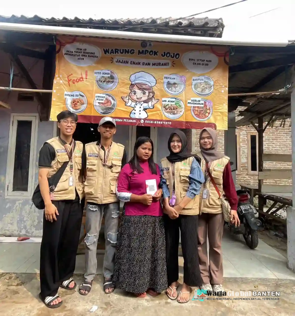 KKM Kelompok 29 Universitas Bina Bangsa Dukung Digitalisasi UMKM melalui Penyerahan QRIS, Banner, dan Google Maps