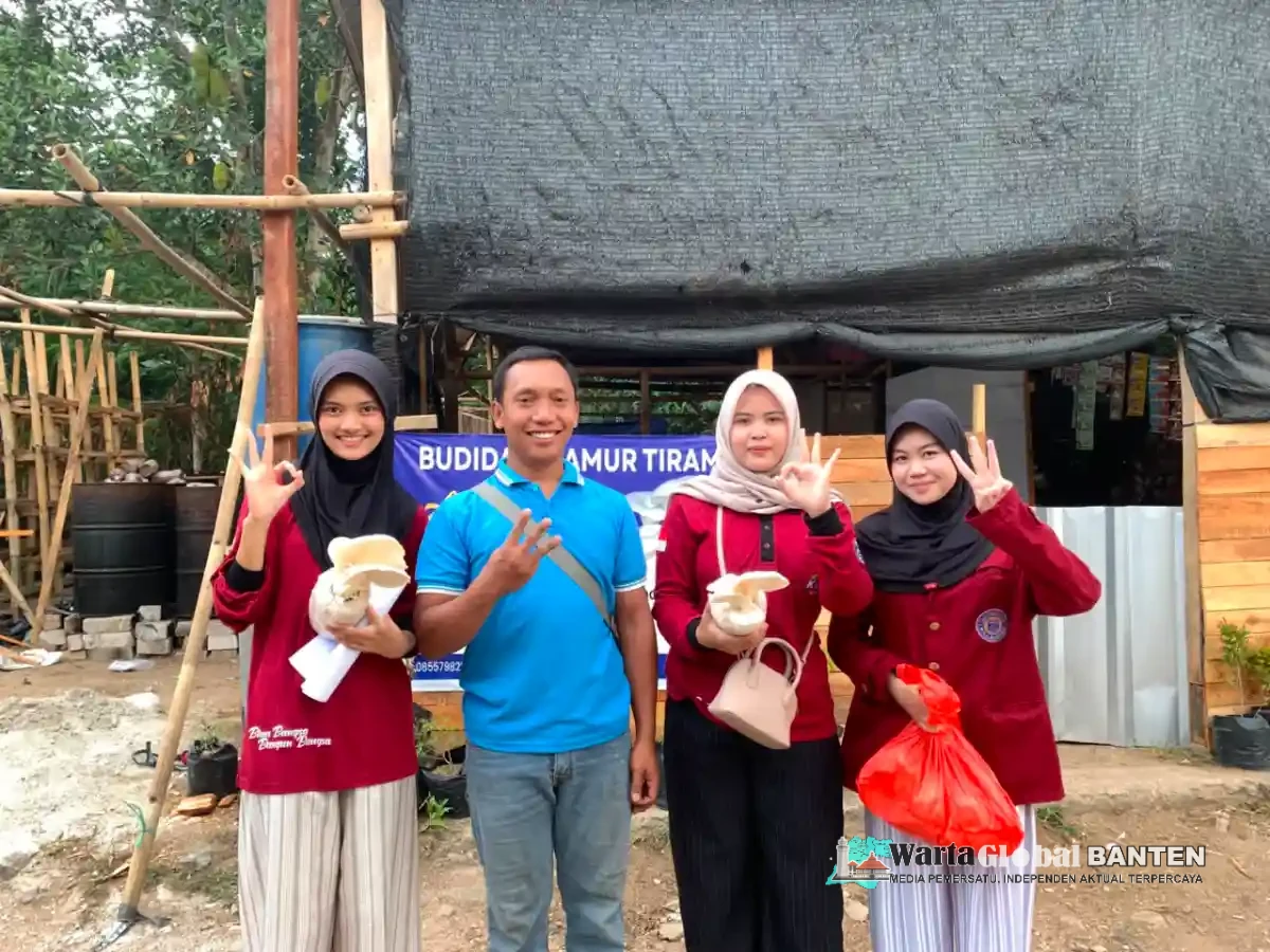 Mahasiswa KKM Kelompok 3 Universitas Bina Bangsa Bantu Digitalisasi UMKM Lewat Pemetaan Lokasi di Google Maps di Kelurahan Karundang