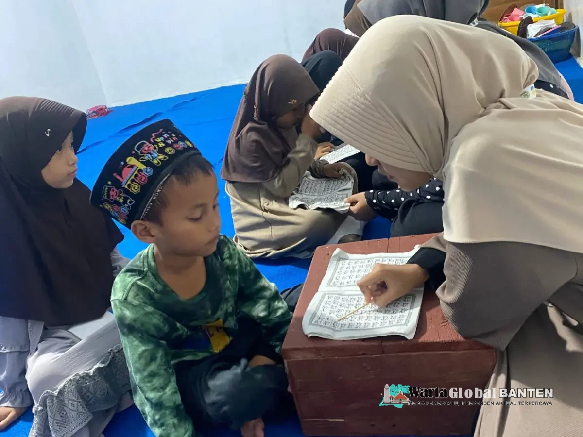Mahasiswa KKM Kelompok 69 Menggelar Kegiatan Mengajar Mengaji sebagai Upaya Penguatan Pendidikan, Keagamaan, dan Karakter Masyarakat di Kampung Heas