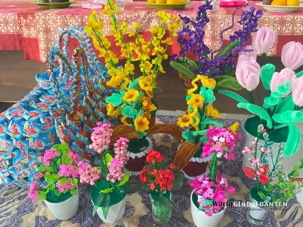 KKM 23 UNIBA Dorong UMKM Desa Pelawad Go Digital melalui Program Go Marketplace