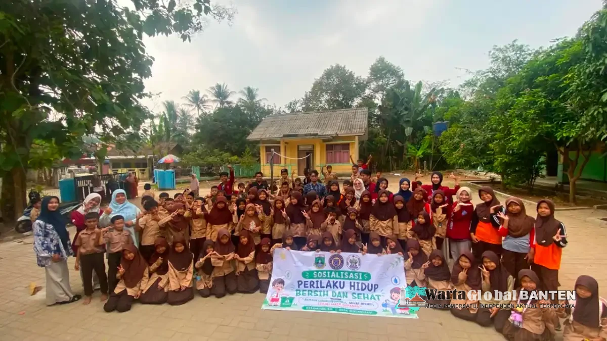 MAHASISWA KKM KELOMPOK 40 UNIBA TANAMKAN PHBS SEJAK DINI DI SDN WADAS KUBANG