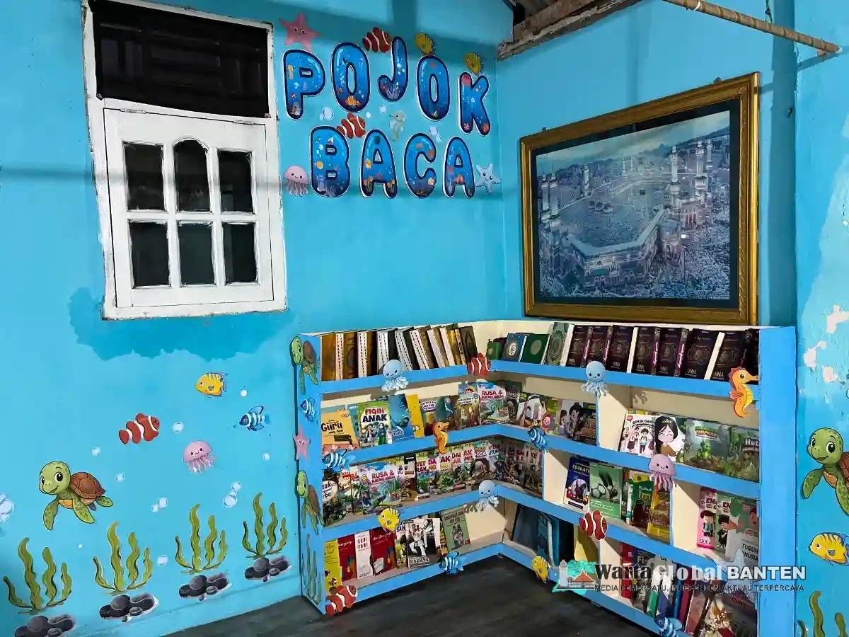 KKM Kelompok 21 Desa Citerep menghadirkan program Pojok Baca sebagai ruang literasi yang dapat dimanfaatkan oleh anak-anak