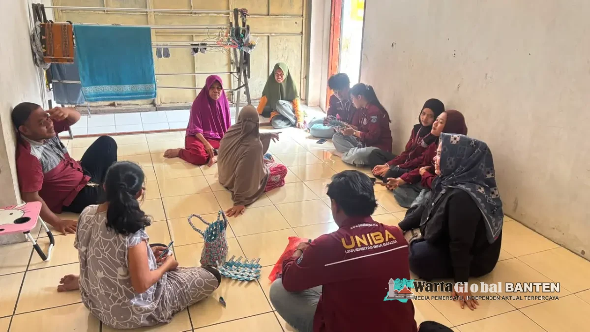 KKM 23 UNIBA Dorong UMKM Desa Pelawad Go Digital melalui Program Go Marketplace