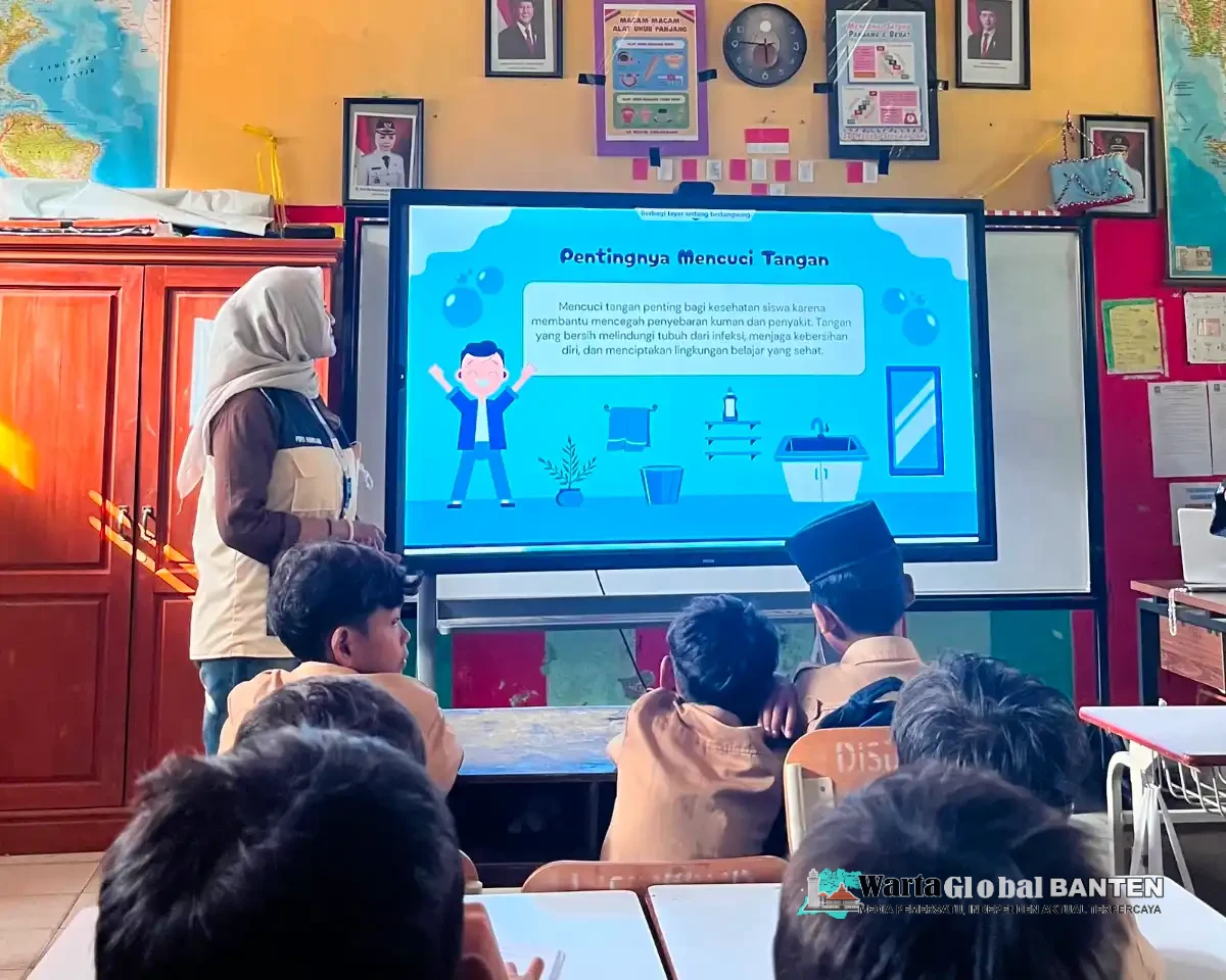 Perkuat Kesadaran Hidup Bersih, KKM 33 Gelar Edukasi Cuci Tangan bagi Siswa SDN Singarajan