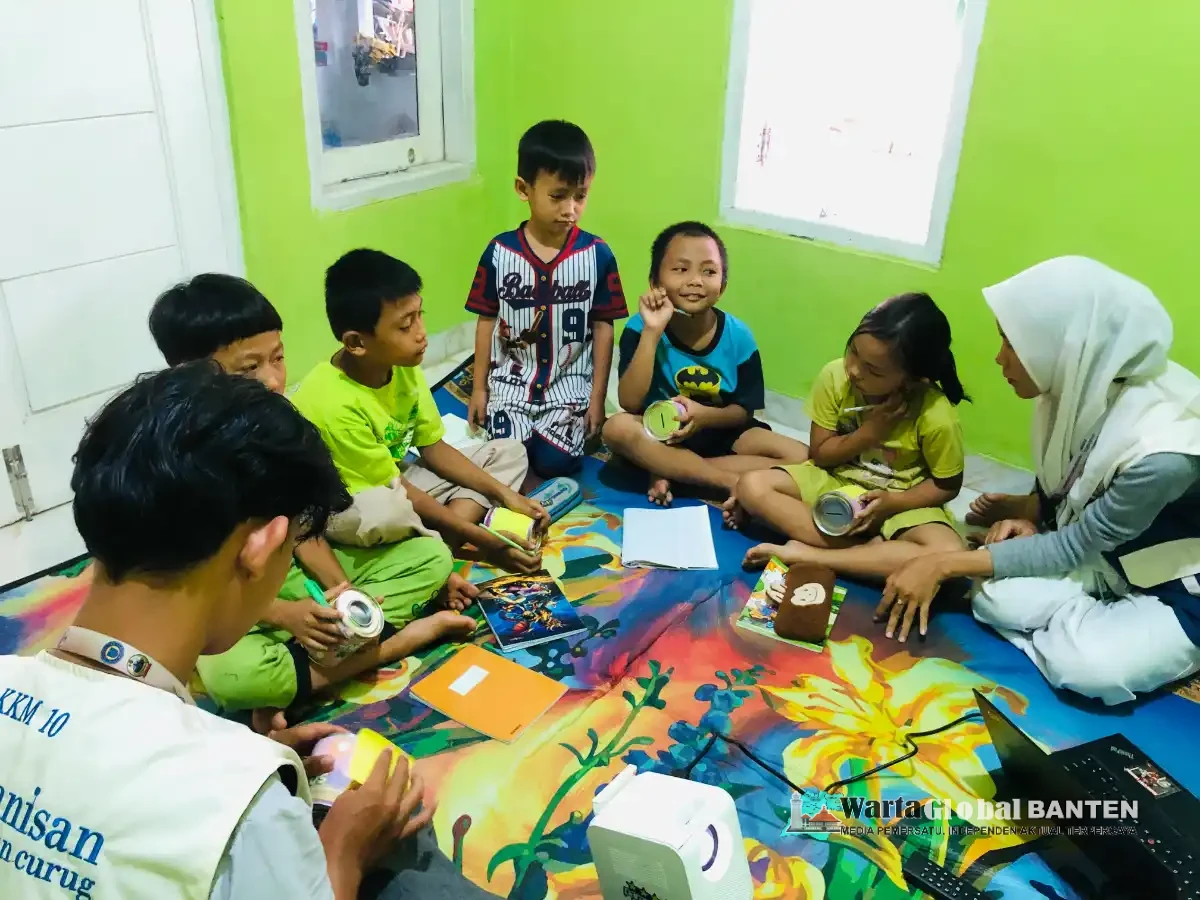 KKM Kelompok 10 Bidang 2 UNIBA Edukasi Anak Kelola Uang Jajan dan Menabung Sejak Dini