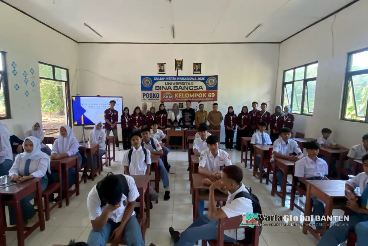 Mahasiswa KKM Universitas Bina Bangsa Gelar Sosialisasi Bahaya Pernikahan Dini di SMK Azzahra Nusantara Pandeglang