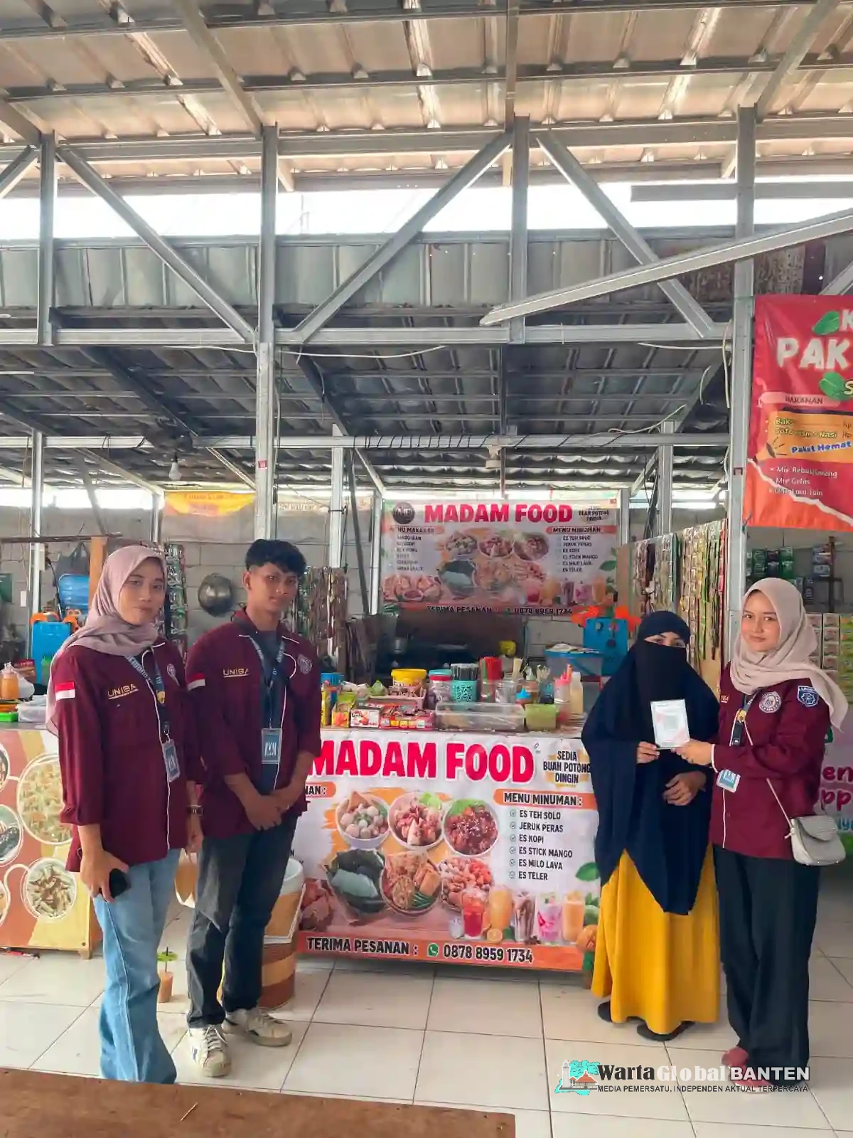 MENDORONG UMKM GO DIGITAL, KKM 06 UNIBA BERIKAN PENDAMPINGAN NIB, QRIS, DAN GOOGLE MAPS