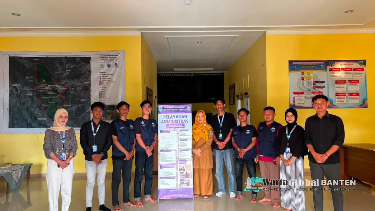 Tingkatkan Akses Informasi Warga, KKM 72 Universitas Bina Bangsa Hadirkan X-Banner Pelayanan Administrasi Desa