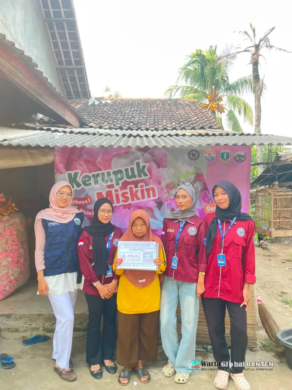 KKM UNIBA Kelompok 22 Dampingi UMKM Kerupuk Sangrai Khas Ciamis Tingkatkan Pemasaran Digital