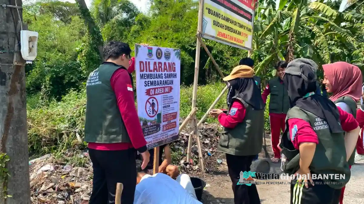 Aksi Terintegrasi Kelompok KKM 100 Universitas Bina Bangsa: Tanam Kesadaran Lingkungan Sejak Dini di Sekolah dan Tegakkan Aturan Hukum