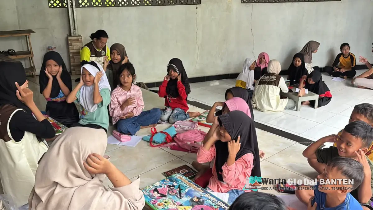 Nyalakan Mimpi Lewat Literasi, Mahasiswa Kkm Kelompok 46 Universitas Bina Bangsa Dampingi Belajar Anak-Anak Desa Padasuka Nyalakan Mimpi Lewat Literasi, Mahasiswa Kkm Kelompok 46 Universitas Bina Bangsa Dampingi Belajar Anak-Anak Desa Padasuka