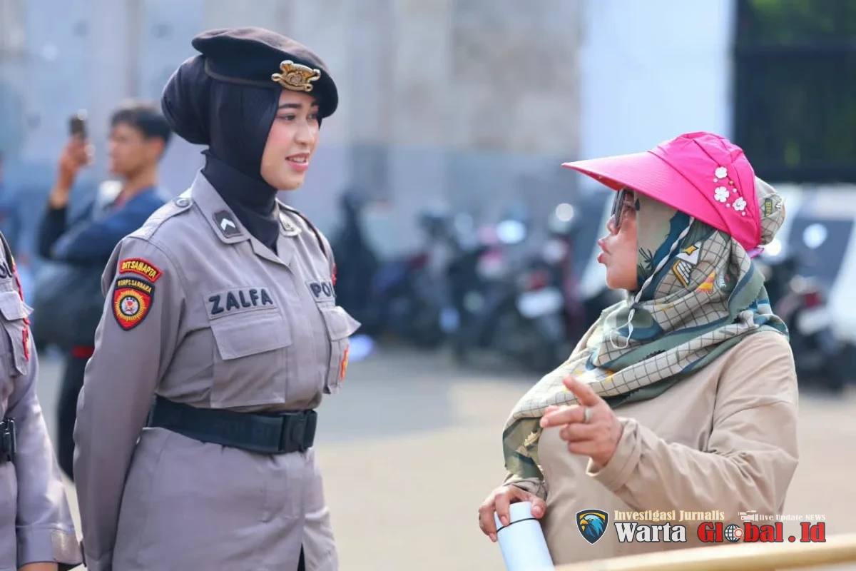 Polwan Polda Metro Jaya Sambut Peserta Aksi dengan Dialog Humanis, Hak Menyampaikan Aspirasi Dihormati