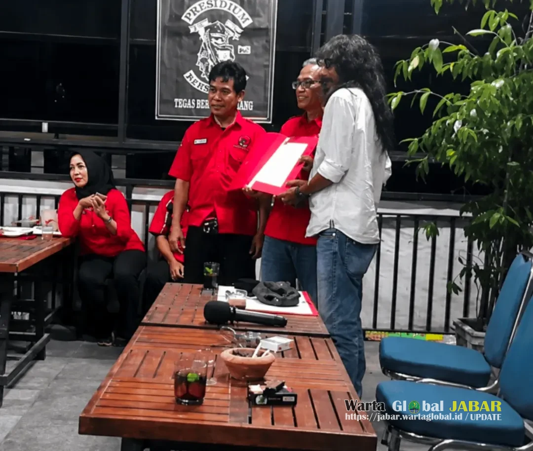 PAC PDI Perjuangan Purwakarta Perkuat Konsolidasi, SK Ranting Diserahkan Dan Tim Sepak Bola Disiapkan