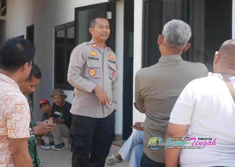 Kapolsek Sragi Fasilitasi Rembug Warga Siwalan dan PT Arunika Jaya Textile, Sepakati Pembangunan Saluran Irigasi Kapolsek Sragi Fasilitasi Rembug Warga Siwalan dan PT Arunika Jaya Textile, Sepakati Pembangunan Saluran Irigasi