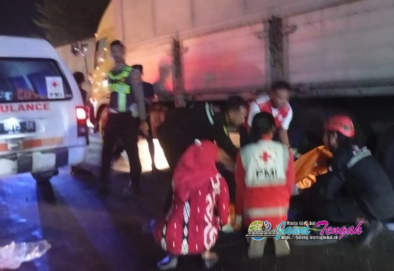 Laka Maut! Pengendara Motor Tewas Dilindas Truk Tronton di Jalan Ngawi–Sragen