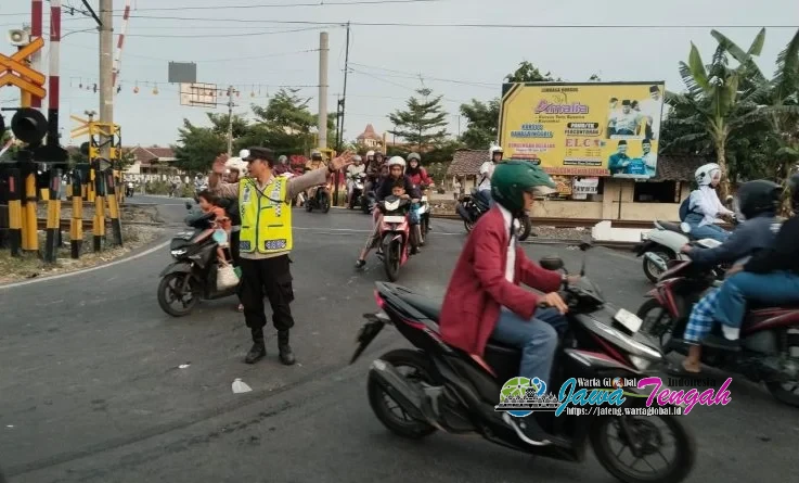 Polres Sukoharjo Intensifkan Personel PH Pagi, Wujudkan Lalu Lintas Aman dan Kamtibmas Kondusif Polres Sukoharjo Intensifkan Personel PH Pagi, Wujudkan Lalu Lintas Aman dan Kamtibmas Kondusif