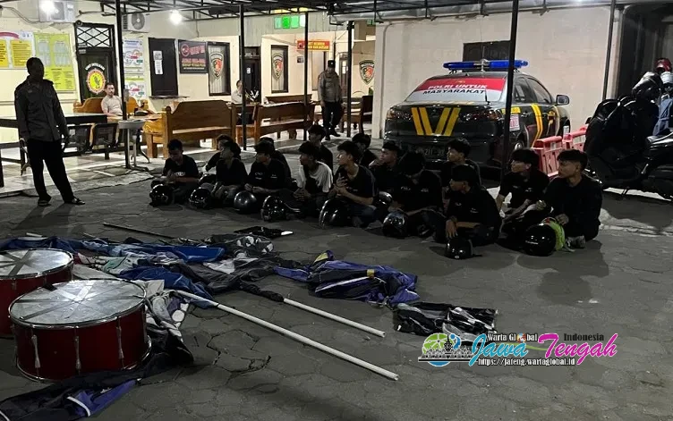 Polresta Surakarta Bubarkan Konvoi Pelajar, 15 Orang Diamankan Berikut Motor Berknalpot Brong Polresta Surakarta Bubarkan Konvoi Pelajar, 15 Orang Diamankan Berikut Motor Berknalpot Brong