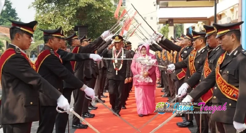 Kapolres Sragen Pimpin Pelepasan Purna Bhakti Diwarnai  Tradisi Pedang Pora