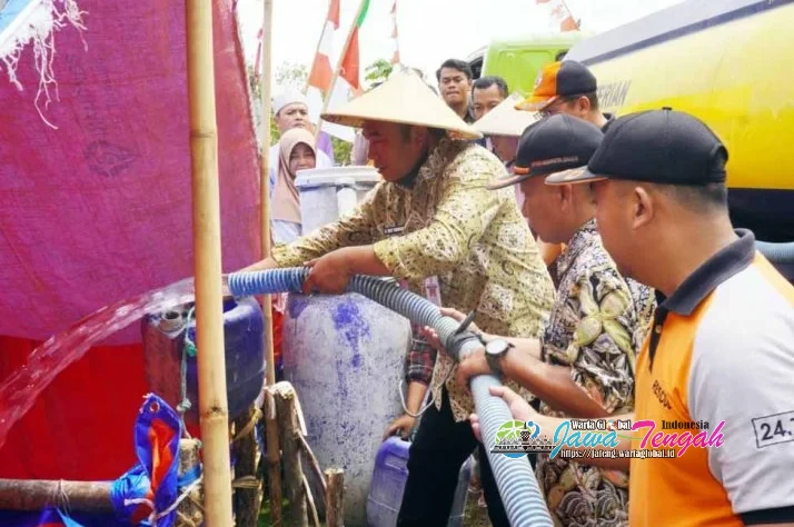 Bupati Sragen Sigit Salurkan Air Bersih di Desa Bagor