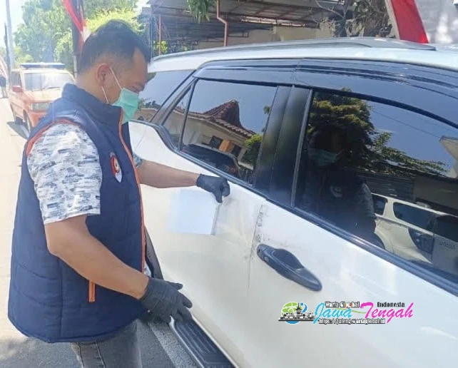 Aksi Pecah Kaca! Fortuner Dibobol Tas Berisi HP dan Barang Berharga Raib, Polisi Lakukan Penyelidikan