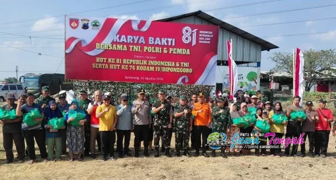 Karya Bakti TNI-Polri Bersihkan Rumah Pompa Kali Banger, Salurkan Sembako untuk Warga