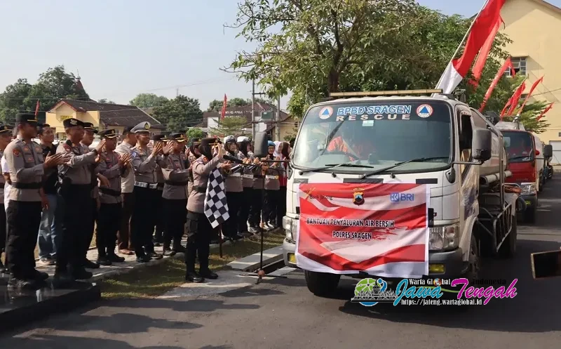 Atasi Krisis Air Bersih, Kapolres Sragen Salurkan 14 Tangki Air Bersih ke Empat Kecamatan