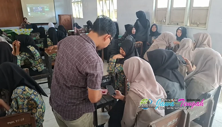 Pelajar SMK Taman Siswa Sukoharjo Dibekali Literasi AI, Dorong Gunakan Teknologi Secara Bijak