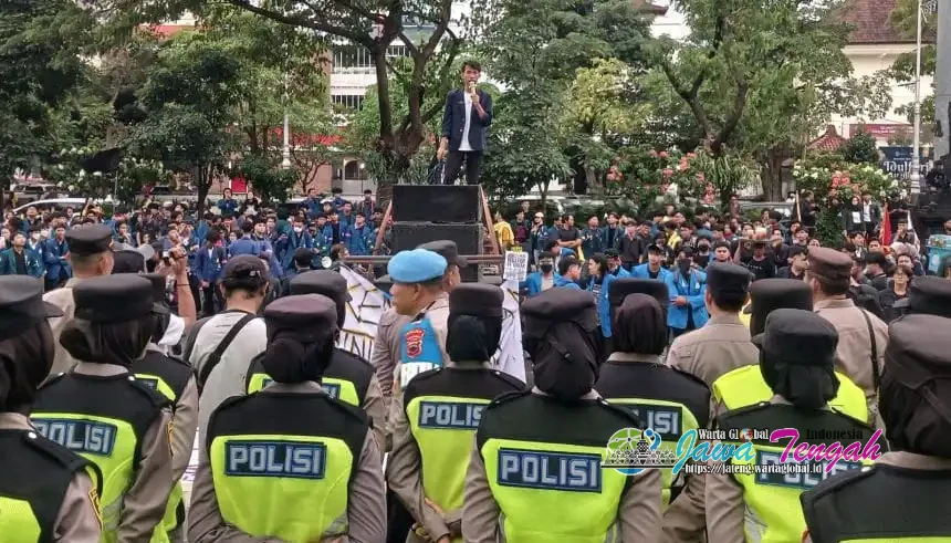 Ribuan Mahasiswa Semarang Demo di Tugu Muda, Bawa Lima Tuntutan Rakyat