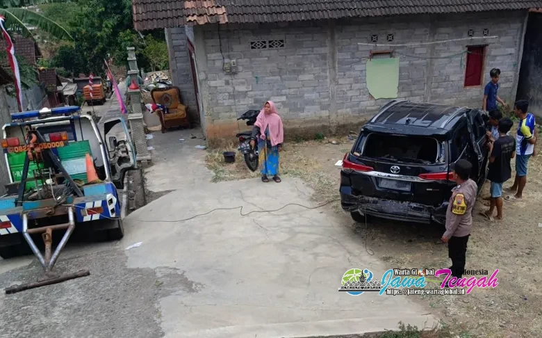 Fortuner Terguling Masuk Jurang di Wonogiri, Satu Penumpang Luka