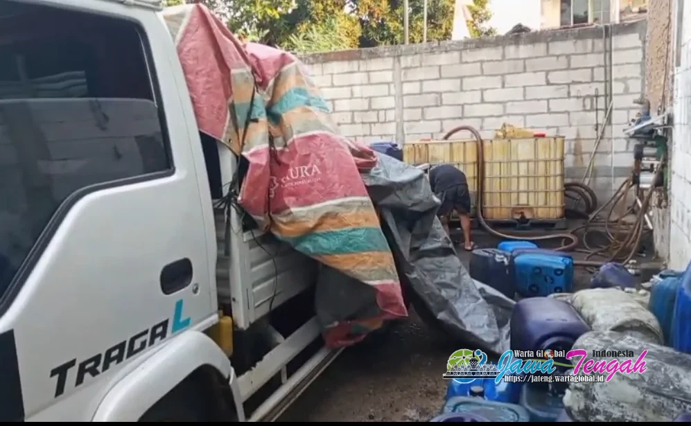 Polres Jepara Grebek Gudang Penimbunan BBM Subsidi, Pelaku dan Barang Bukti Diamankan