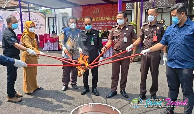 Kejari Kabupaten Pekalongan Musnahkan Barang Bukti dari 22 Perkara Inkracht