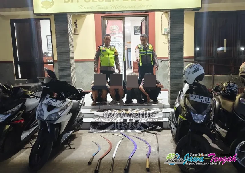 4 Remaja Diduga Gangster Ditangkap Warga, Enam Celurit Disita