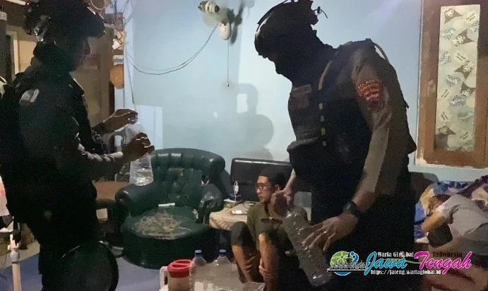 Polresta Surakarta Bubarkan Pesta Miras Tiga Hari di Sumber, Lima Warga Diamankan