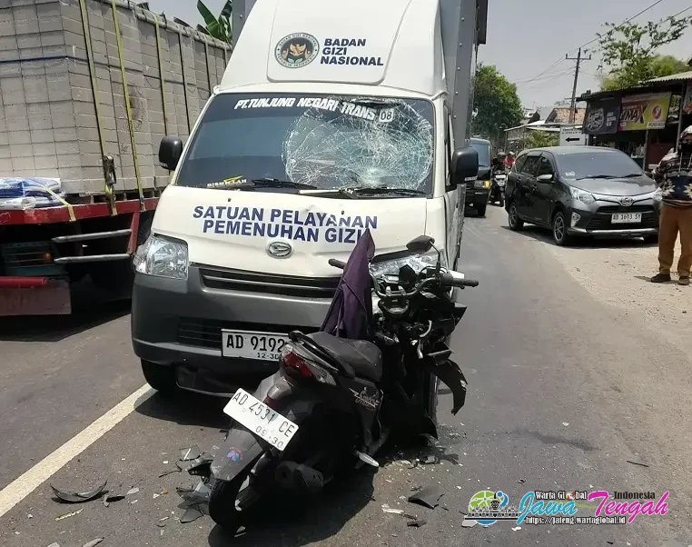 Tabrak Mobil Boks SPPG di Tanon Sragen, Dua Pelajar Alami Luka Luka