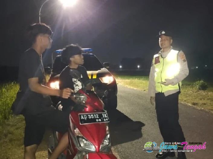 Perkuat Kamtibmas, Polsek Bulu Giat Patroli Sasar Warga yang Berkumpul Perkuat Kamtibmas, Polsek Bulu Giat Patroli Sasar Warga yang Berkumpul