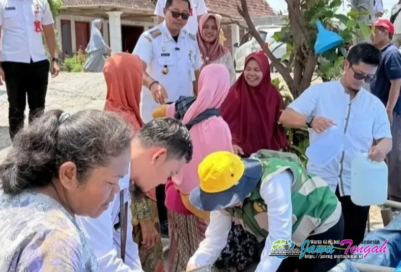 Kecamatan Karangmalang Salurkan 15 Tangki Air Bersih untuk Warga Sragen Utara yang Dilanda Kekeringan