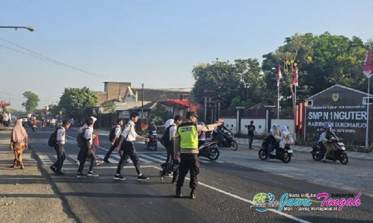 Polsek Nguter Terjun ke Jalan saat Jam Sibuk, Pastikan Aktivitas Warga Aman dan Lancar