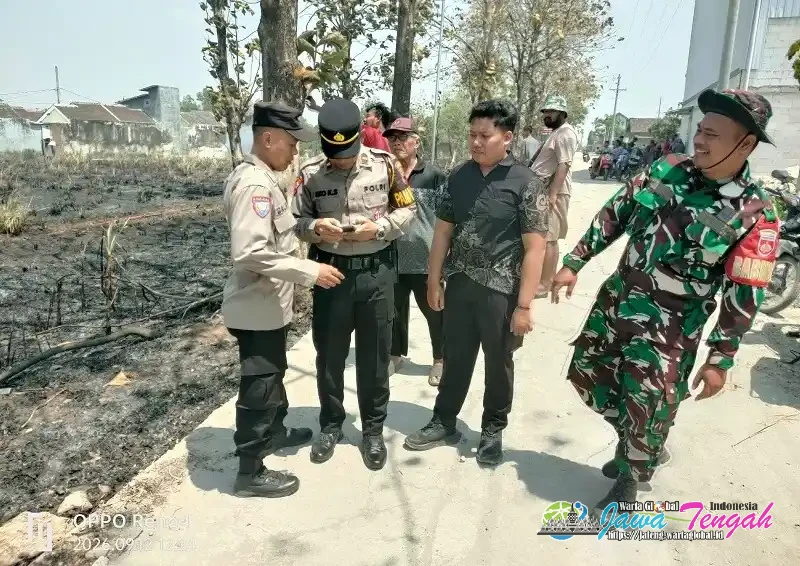 Polisi dan Damkar Berhasil Padamkan Kebakaran Lahan Bekas Tebu di Mojogedang Karanganyar
