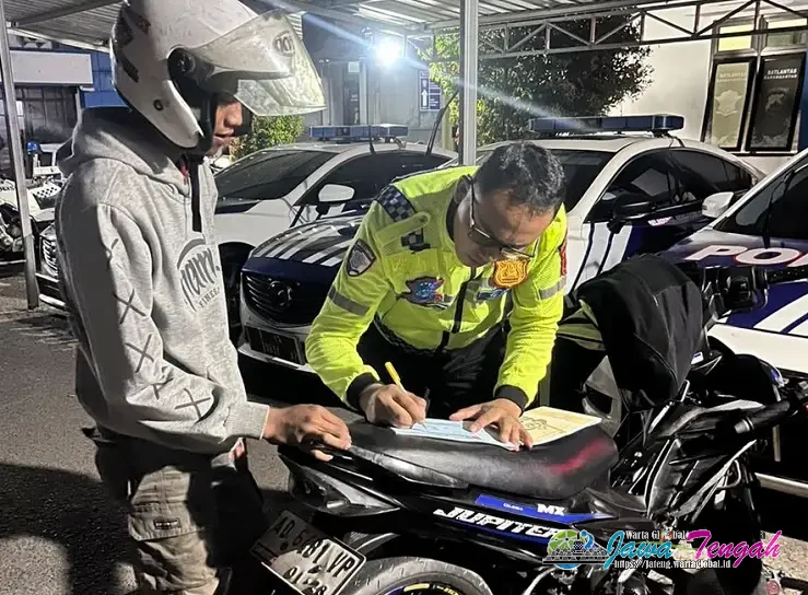 Polres Karanganyar Amankan 6 Motor Berknalpot Tidak Standar dalam Patroli Malam di Jalan Lawu