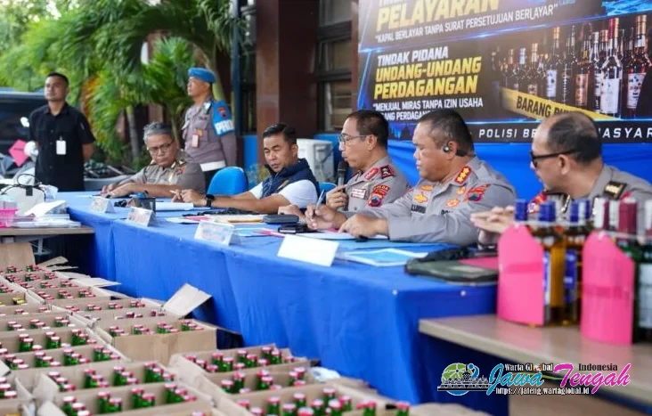 Polisi Sita 2.604 Botol Miras Tanpa Izin di Karimunjawa