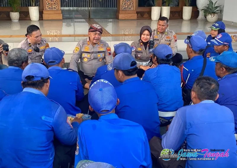 Kapolresta Surakarta Sosialisasikan Bahaya Judi Online, Mbah Con Berbagi dengan Supeltas