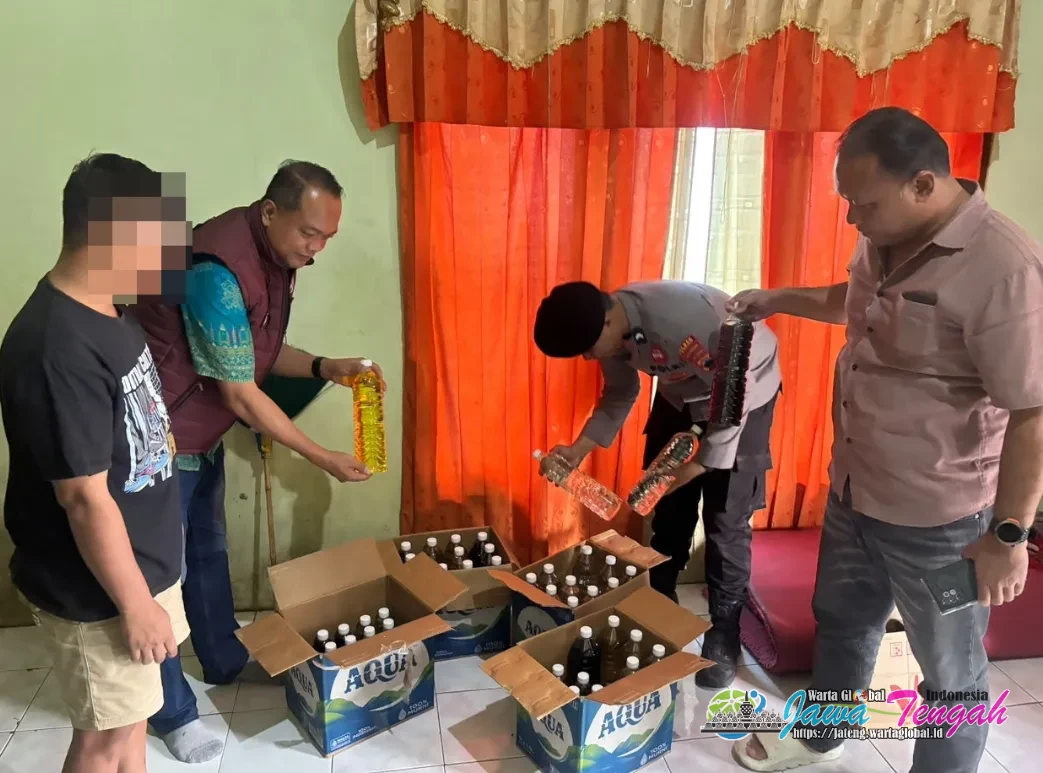 Satresnarkoba Polres Pekalongan Gelar Razia Miras Ilegal, Tiga Lokasi Digerebek Sita 174 Kemasan Arak Bali dan Ciu