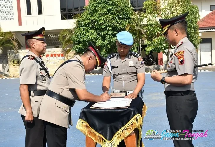 Pimpin Sertijab 8 Pejabat, Kapolres Karanganyar: Rotasi Jabatan Bagian Pembinaan Karir