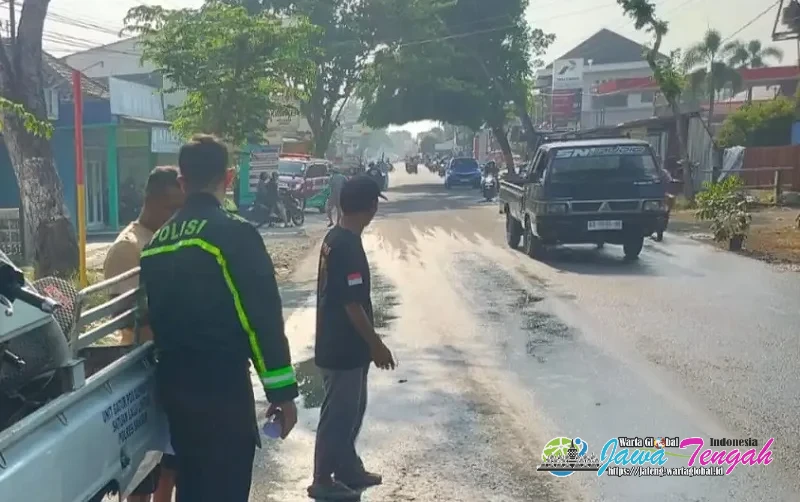 Laka Maut! 3 Kendaraan Beruntun, Pemotor di Gemolong Sragen Tewas