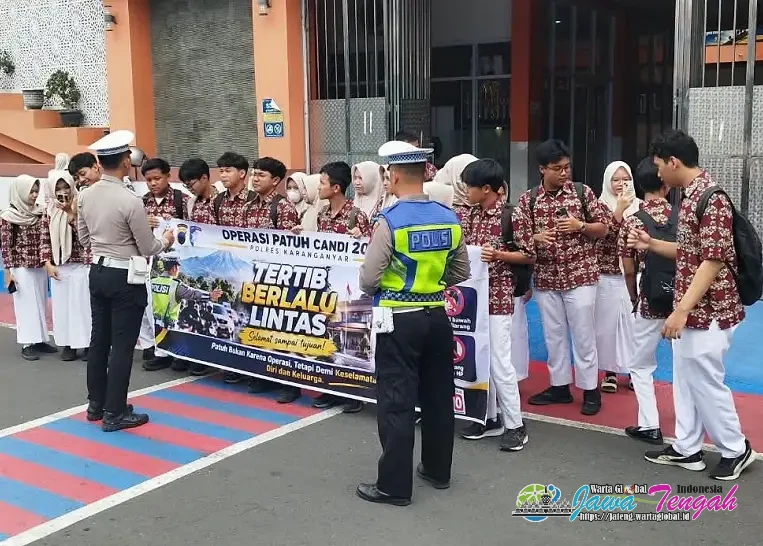 Satlantas Polres Karanganyar Edukasi Pelajar SMA Muhammadiyah 1 Tertib Berlalulintas