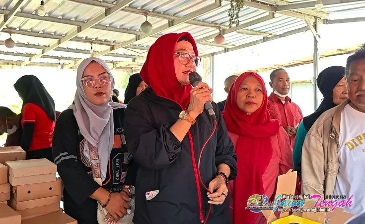 "Menangis Tertawa Bersama Rakyat", PDI Perjuangan Pekalongan Gelar Makan Siang Marhaen Gratis